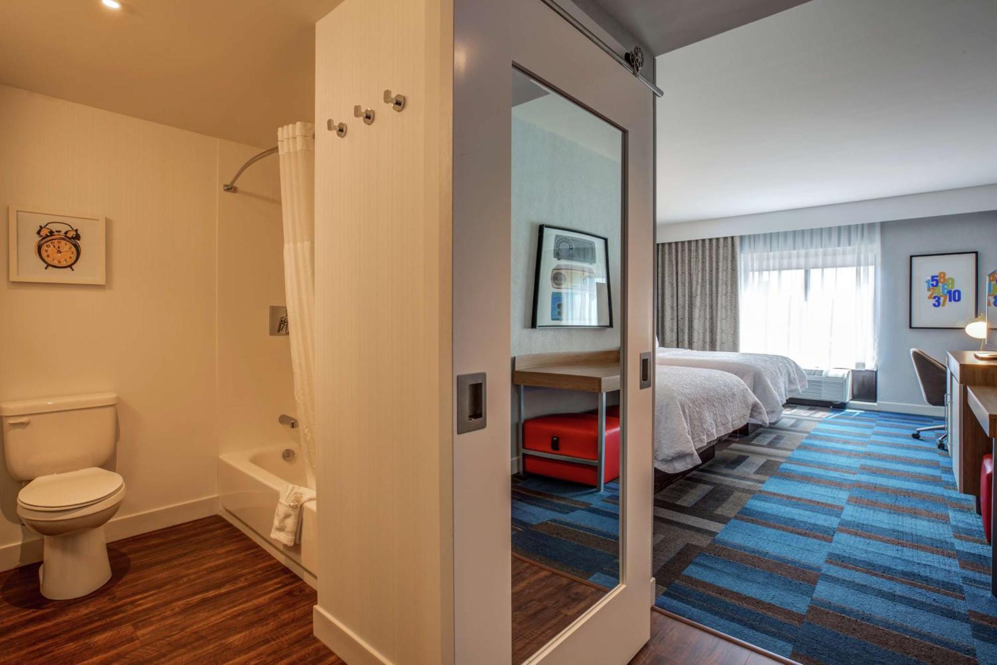 Hampton Inn & Suites Boston/Waltham Exterior foto